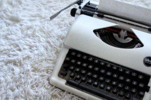 Image of a typewriter to help illustrate editing and optimizing a article